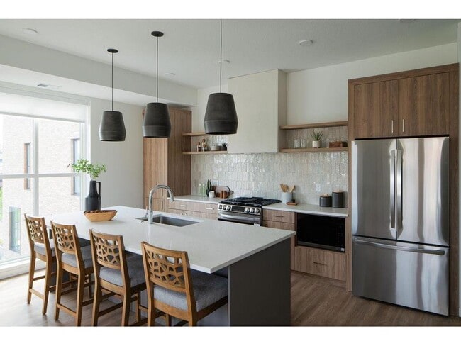 Building Photo - 182 West Dr