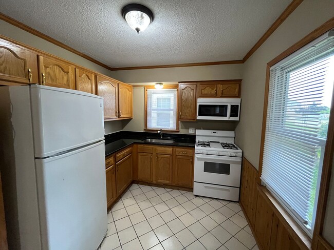 Building Photo - Gorgeous 2 Bedroom House with Massive Two ...