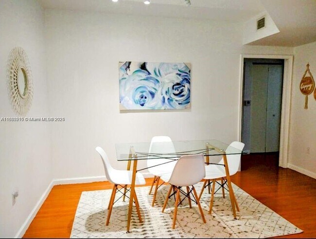 Foto del edificio - 2775 NE 187th St