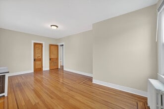 Building Photo - 47 Rossiter Ave