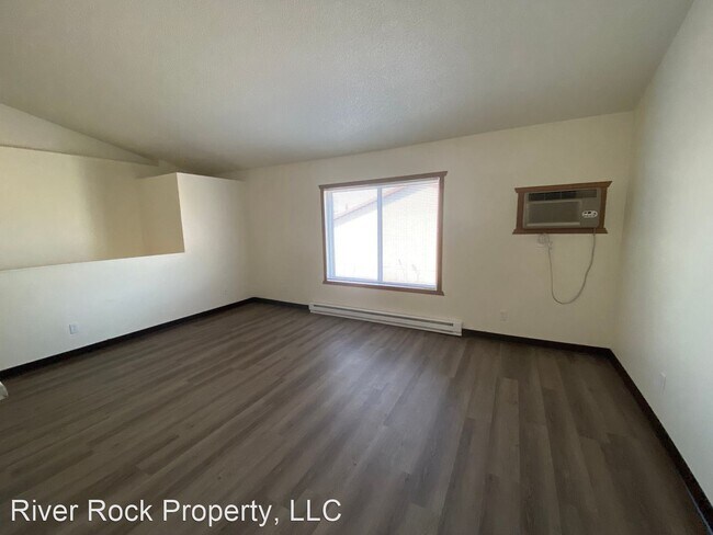 Foto del edificio - 3 br, 1 bath House - 85D Center Street