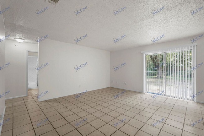 Foto del edificio - 12212 Duchess Dr