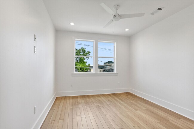 Foto del edificio - Newly Renovated 2BD/2.5BA with covered Driveway