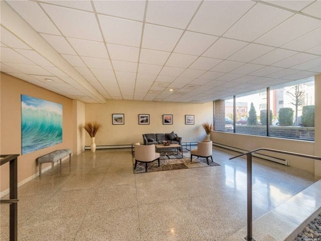 Building Photo - 650 Shore Rd