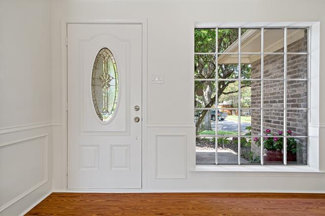 Building Photo - 16938 Old Pond Dr