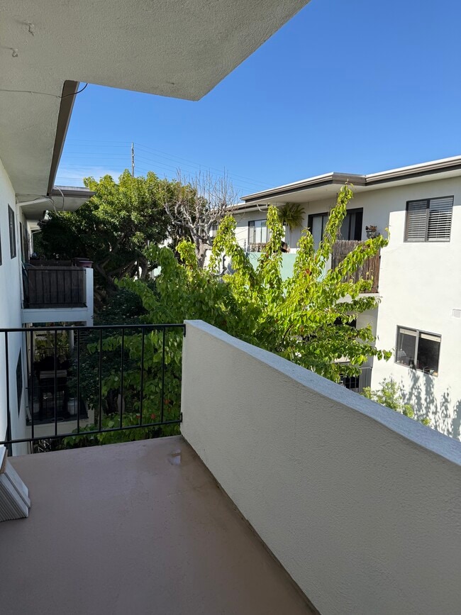 Building Photo - 5000 S Centinela Ave