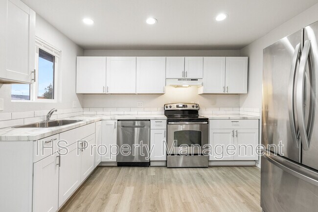 Foto del edificio - 3714 W 16th Pl