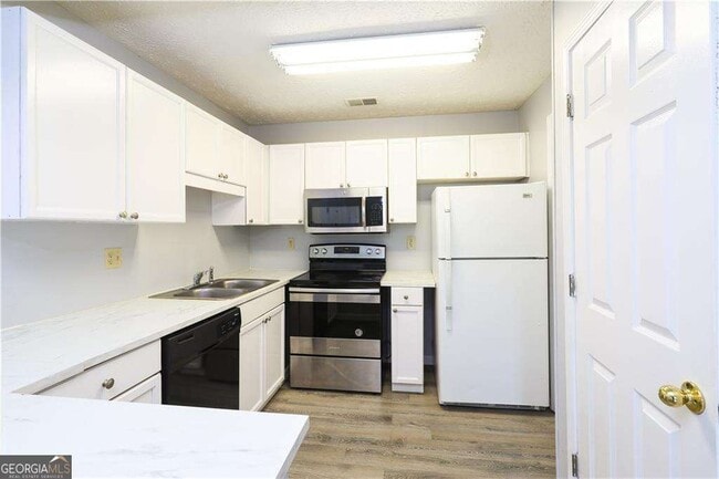 Building Photo - 225 Bentley Pl