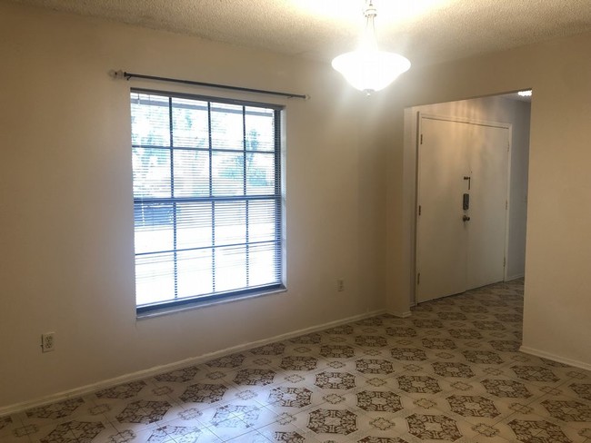 Foto del edificio - 8891 Butternut Blvd