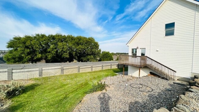 Building Photo - 5131 Milky Way