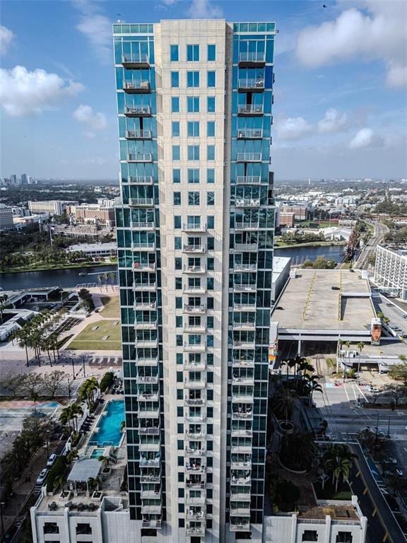 Foto principal - 777 N Ashley Dr