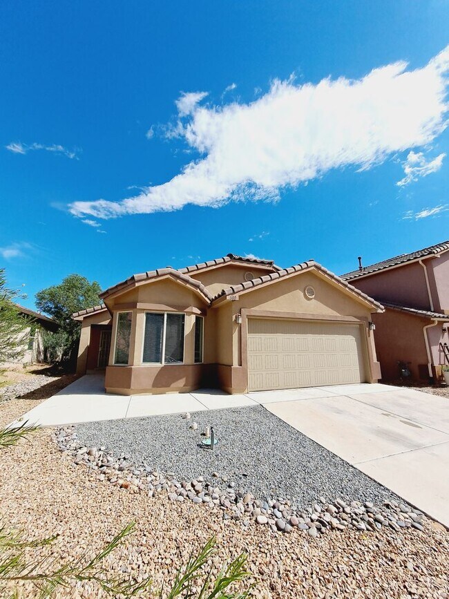 Building Photo - Great 3 bed, 2 bath, 1575 sq ft home in Hu...