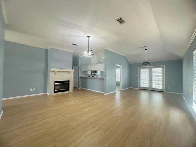 Foto del edificio - 7830 Blue Bonnet St