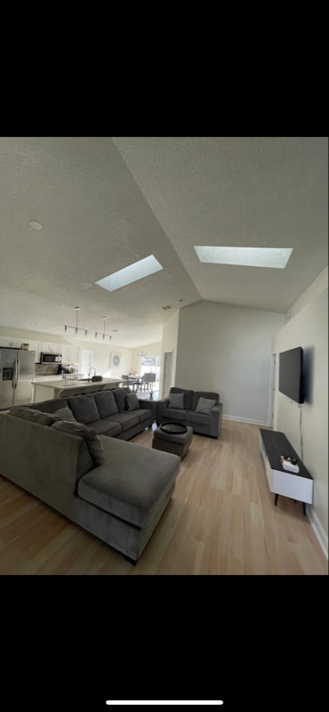 Building Photo - 413 Woodlark Dr