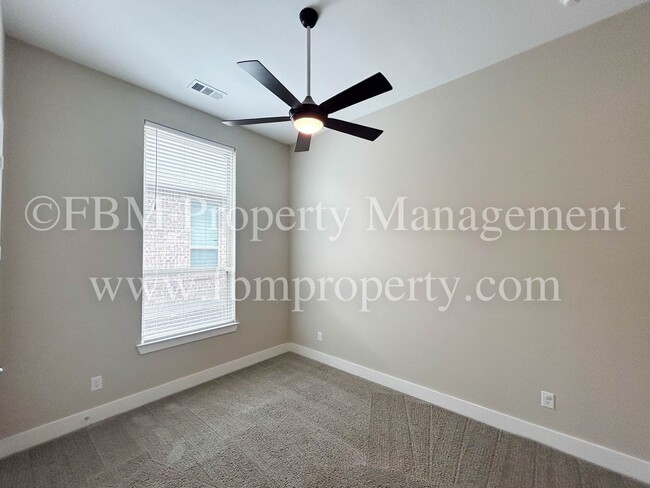 Building Photo - 335 Country Meadows Blvd