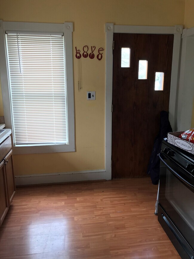 Foto del edificio - 13 Oak Ave