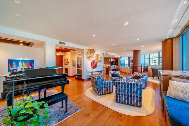 Building Photo - 2Bd/2.5Ba Seattle  Penthouse