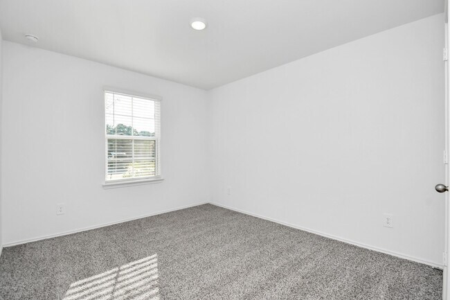 Building Photo - 40427 Basalt Elm Rd