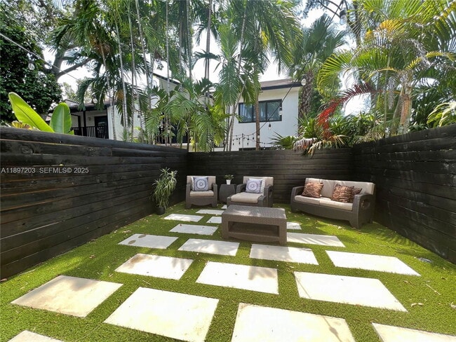 Photo - 3220 W Trade Ave House