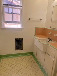Bathroom vanity - 1231 Devon Ave