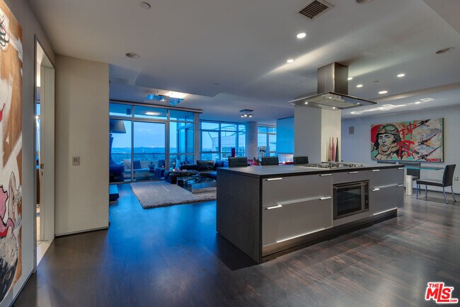 Building Photo - 13650 Marina Pointe Dr
