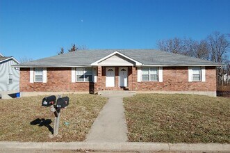 Building Photo - 608-610 Curtis Dr