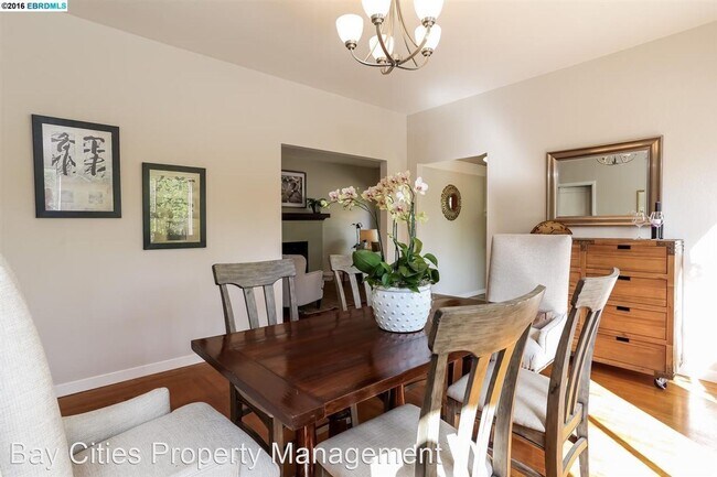 Building Photo - 3 br, 2 bath House - 1401 Grand Avenue