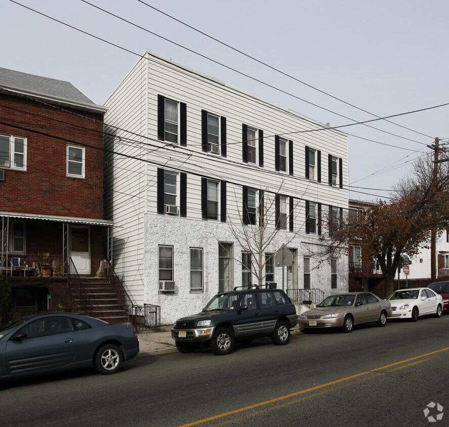 Foto principal - 61-63 Central Ave