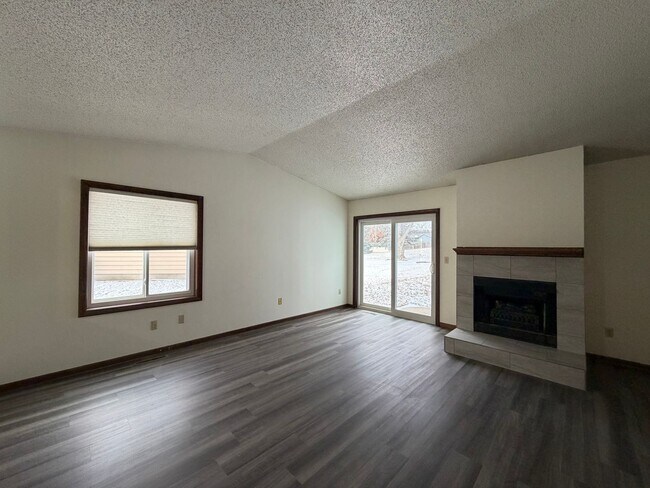 Foto del edificio - $1,400 | 3 Bedroom, 2 Bathroom House | Pets Negotiable* | Available for an Immediate Move In!