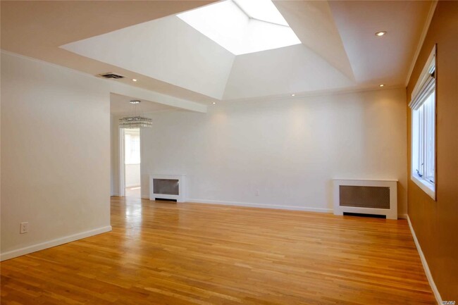 Building Photo - 81 Flower Rd