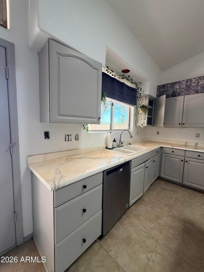 Building Photo - 5215 W Tonopah Dr