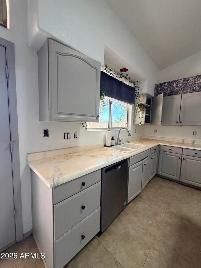 Foto del edificio - 5215 W Tonopah Dr