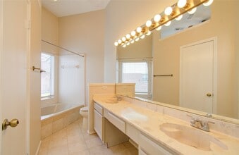 Building Photo - 11810 Stone Bridge Dr