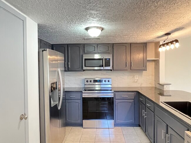 Building Photo - 12214 Wild Pine Dr