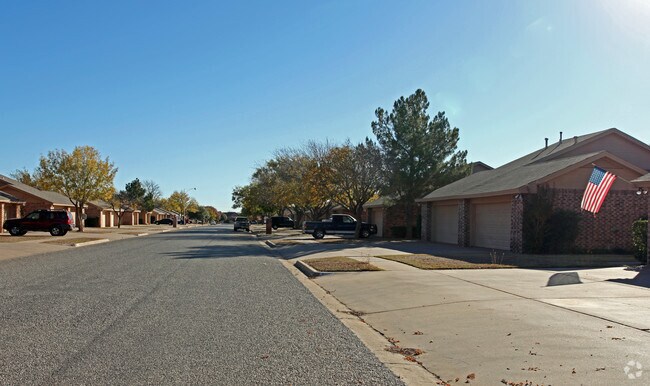 Foto del edificio - Meadow Glen Townhomes
