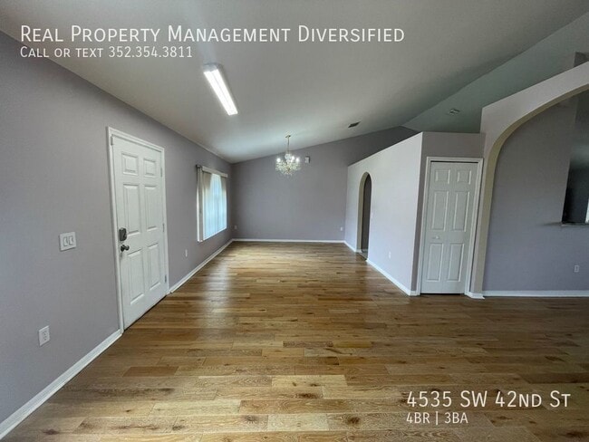 Building Photo - 4535 SW 42nd St