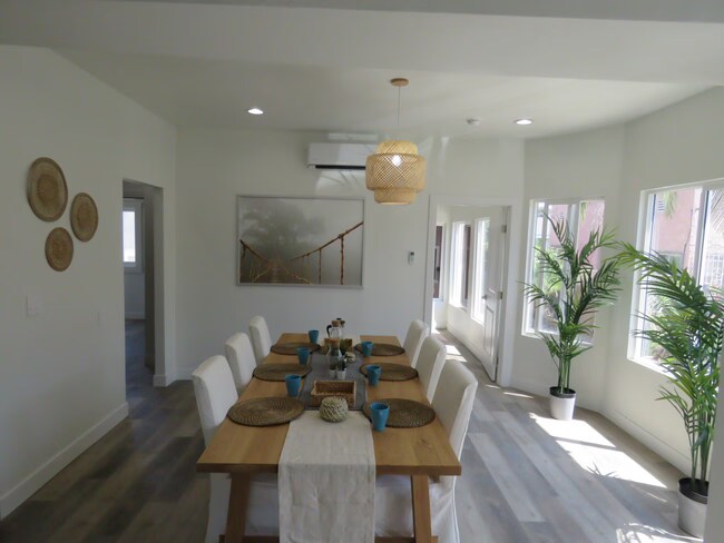 Foto del edificio - 1587 W 35th Pl