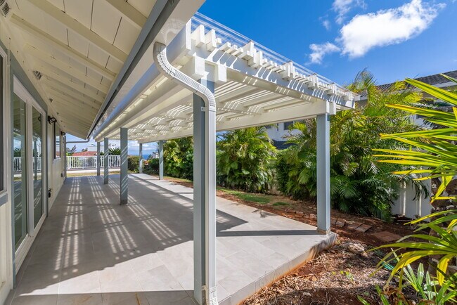 Foto del edificio - 2067 Laukahi St