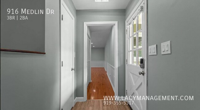 Building Photo - 916 Medlin Dr