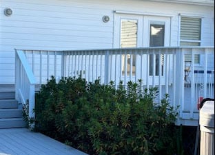 Entrada principal - 948 Pine Hollow Rd