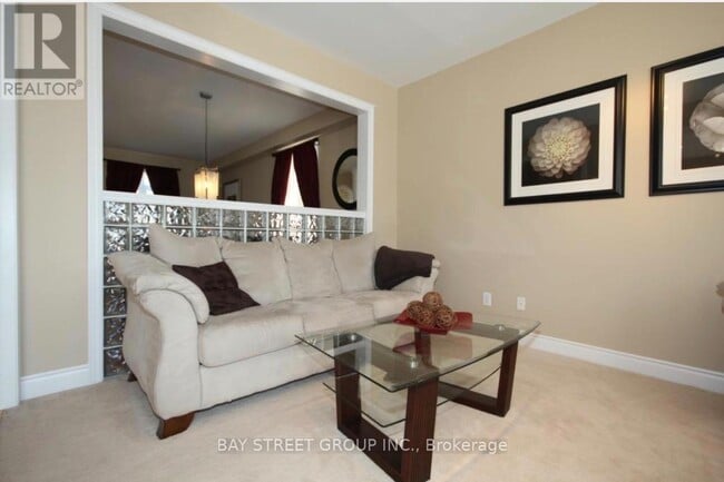 Photo du bâtiment - 3364 Hayhurst Crescent