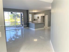 Building Photo - 2 br, 2 bath Townhome - 14909 SW 15th St