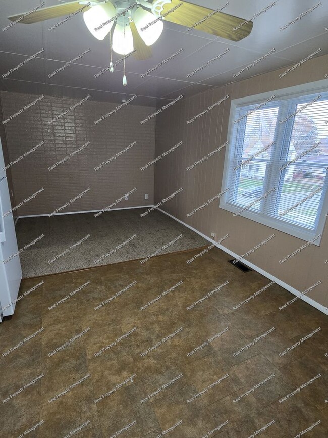 Foto del edificio - 2 Bedroom 2nd Floor Apartment