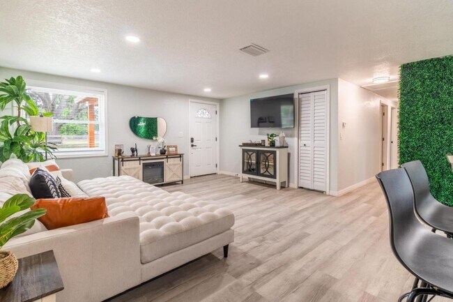 Foto del edificio - 219 S Webb Rd