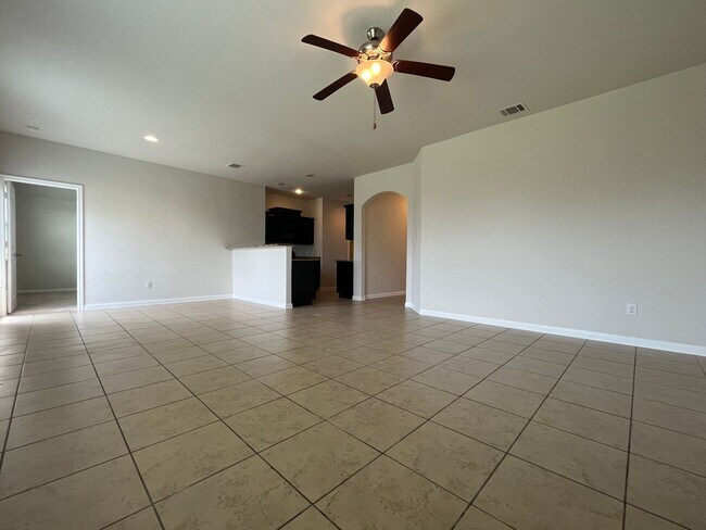 Building Photo - Nice 3/2 in Manor
