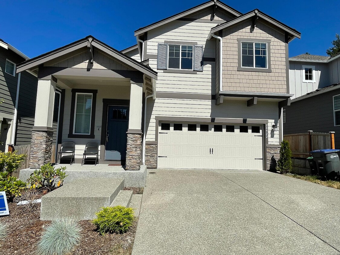 Primary Photo - Spacious 5-bedroom, 3.5-bath in Tahoma Rid...
