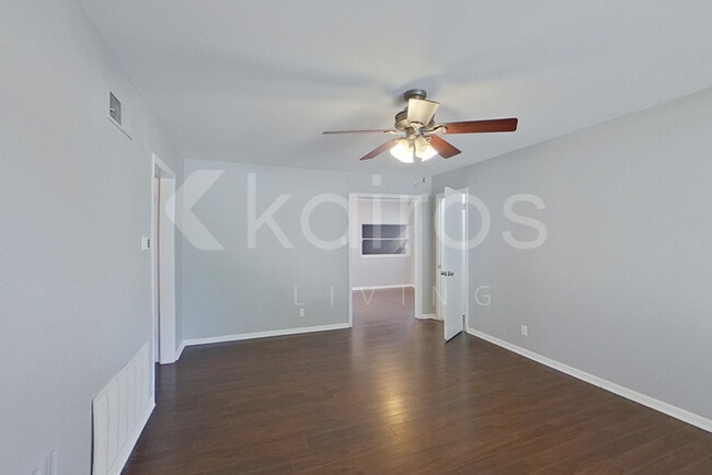 Building Photo - 5117 SW 16th Ave