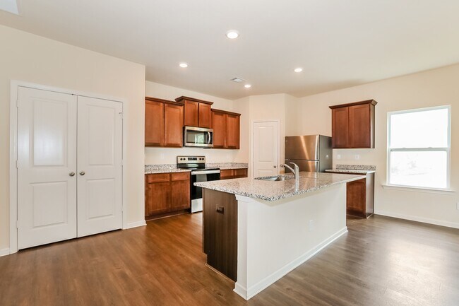 Foto del edificio - 956 Creekview Rd