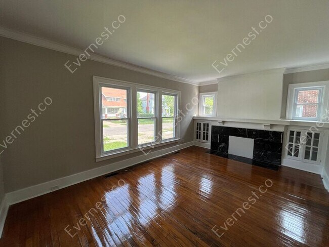 Foto del edificio - 163 Tuxedo St
