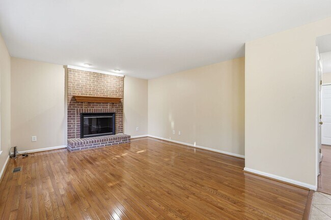 Foto del edificio - Beautifully maintained townhome on a quiet cul-de-sac in Ashburn Village!